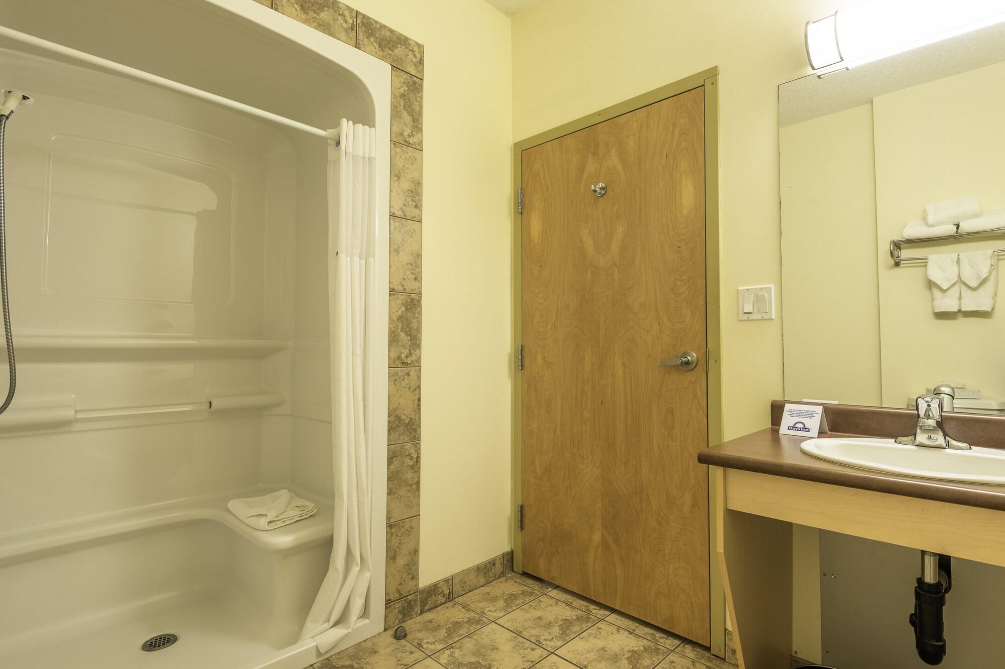 Days Inn By Wyndham Bonnyville Dış mekan fotoğraf